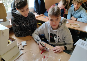 Wykonywanie figury geometrycznej przez ucznia