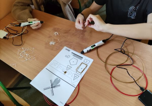 Zdjęcie przedstawiające wiatrak wykonany długopisem 3D