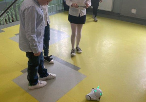 Sterowanie robotami Photon na korytarzu