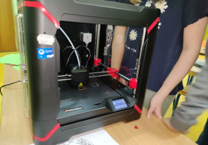 Uczniowie kl. 2c drukują sowę drukarką 3D_03