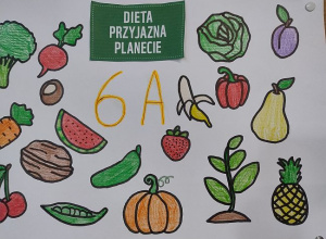 Plakat przedstawiający zdrowe produkty w wykonaniu uczniów z klasy 6