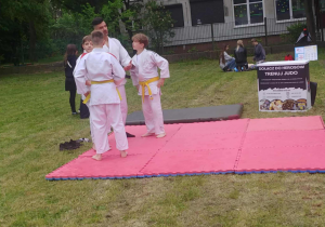Uczniowie szkoły Judo Heros