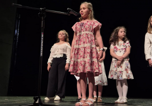 Zdjęcie dziewczynki z kl.3 podczas konkursu Grand Prix