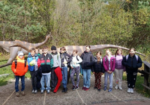 Uczniowie klasy 5a w JuraParku