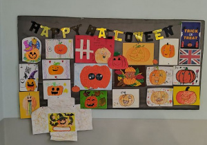 Tablica z dyniami na konkurs