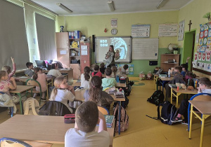 Prelegentka z Parku Krajobrazowego Wzniesień Łódzkich w szkole SP nr 110