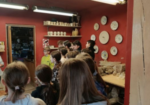 Uczniowie klas 5a i 5c podczas warsztatów