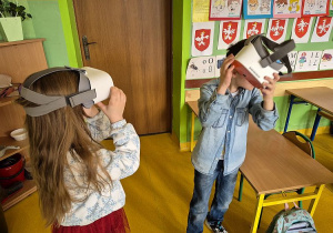 Uczeniowie w okularch Google obserwują bajki