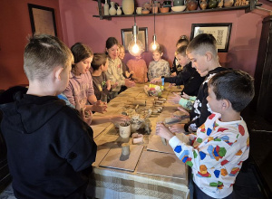 Wycieczka klas 2a i 2b do Bolimowa, Nieborowa i Sromowa