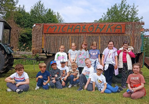 Zdjęcie grupowe dzieci w Michałówce