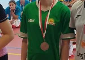 Brązowy Medal Mistrzostw Polski - uczennica z medalem